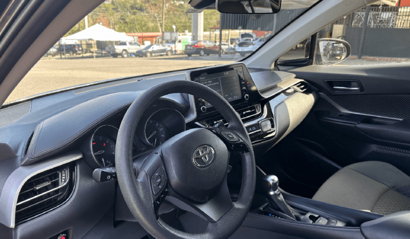 
								2022 Toyota C-HR LE full									
