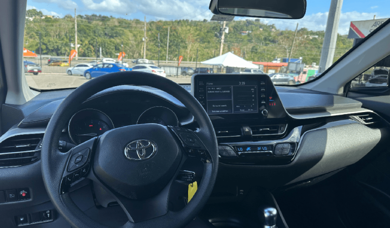 
								2022 Toyota C-HR LE full									