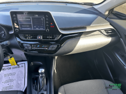 
										2022 Toyota C-HR LE full									