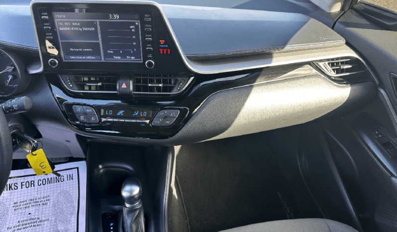 
								2022 Toyota C-HR LE full									