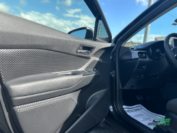 
										2022 Toyota C-HR LE full									