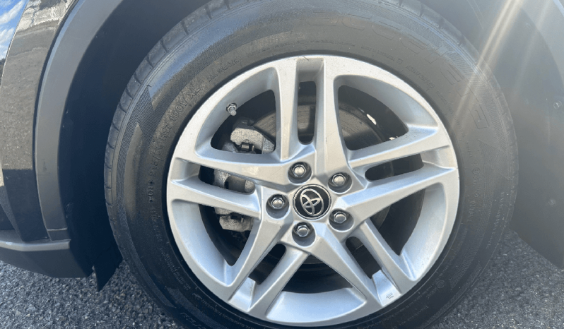 
								2022 Toyota C-HR LE full									