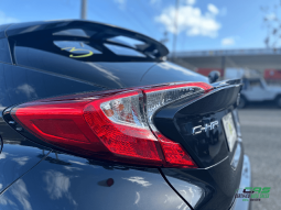 
										2022 Toyota C-HR LE full									