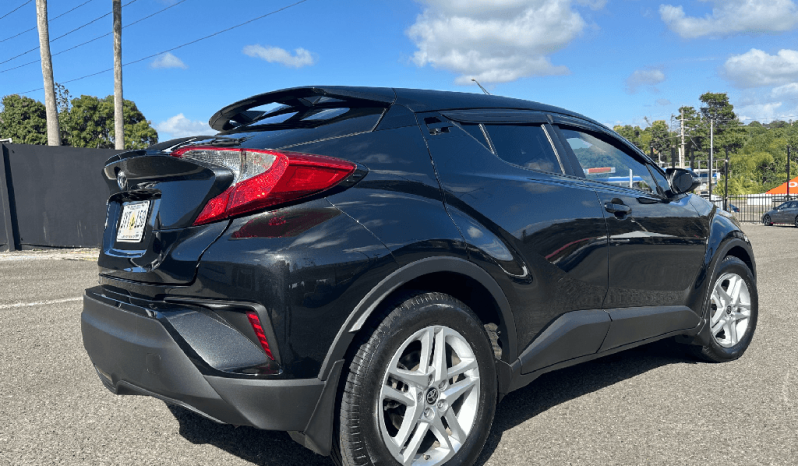 
								2022 Toyota C-HR LE full									
