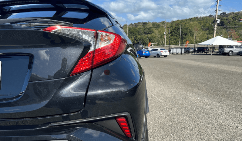 
								2022 Toyota C-HR LE full									