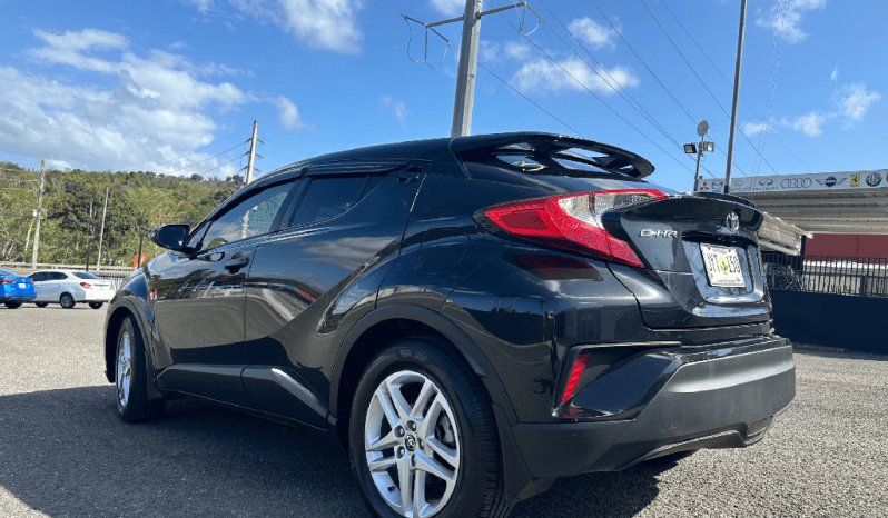
								2022 Toyota C-HR LE full									