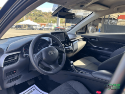 
										2022 Toyota C-HR LE full									