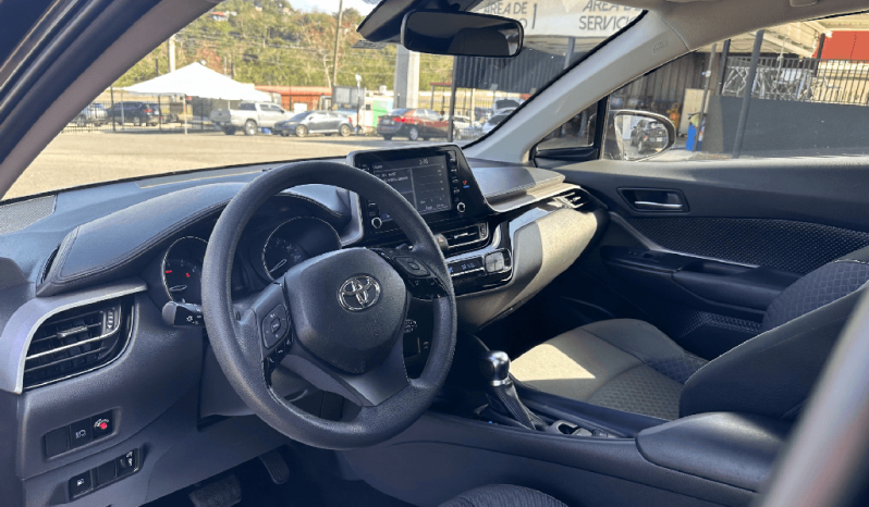 
								2022 Toyota C-HR LE full									
