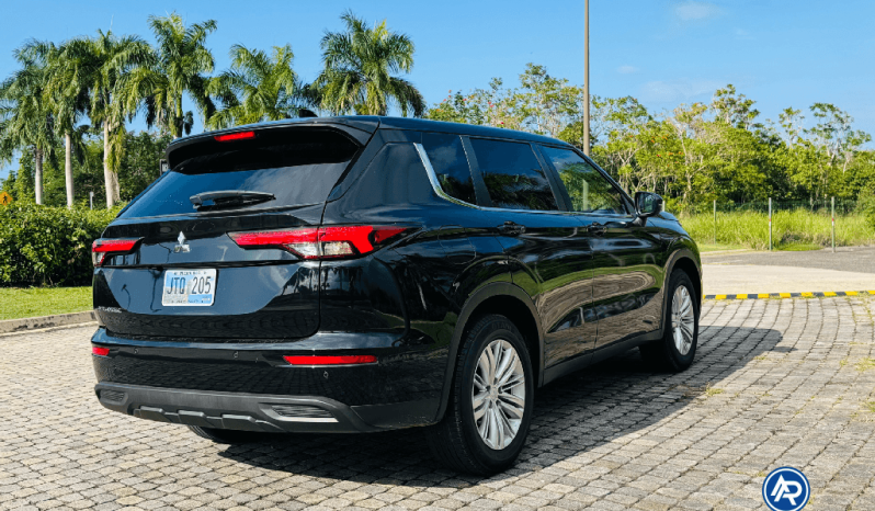
2022 Mitsubishi Outlander full									