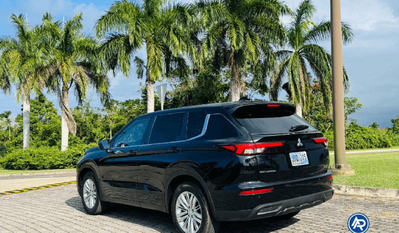 
2022 Mitsubishi Outlander full									