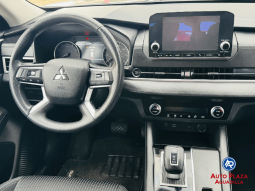 
2022 Mitsubishi Outlander full									