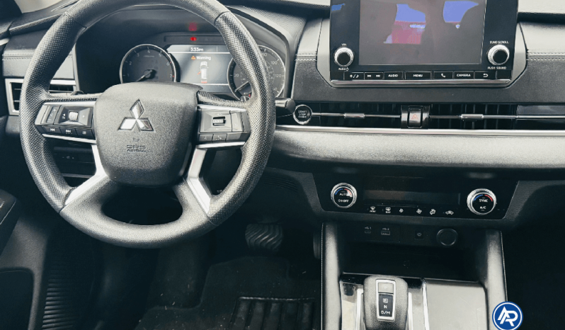 
2022 Mitsubishi Outlander full									