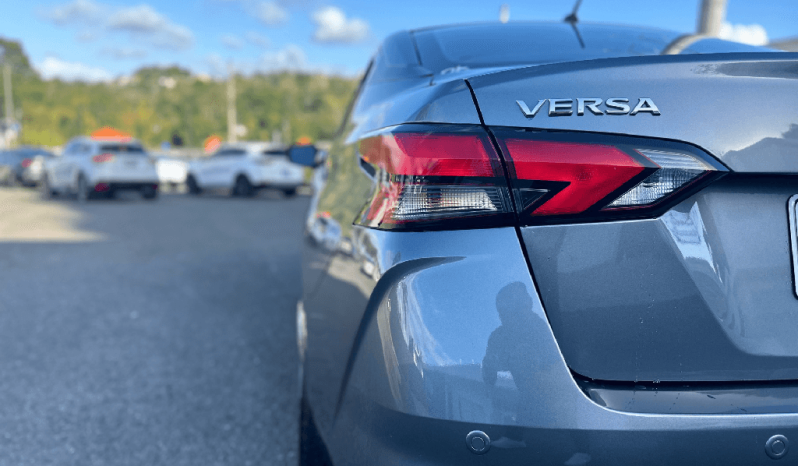 
								2023 Nissan Versa Pagos Comodos full									