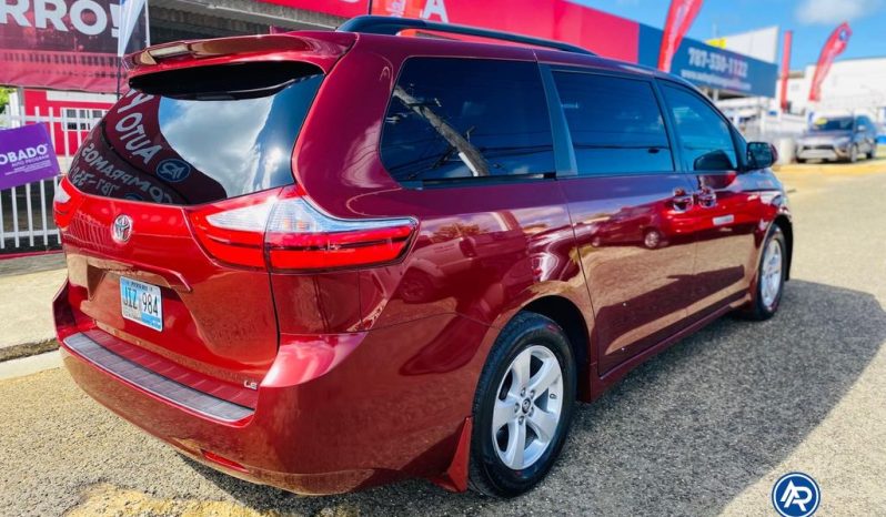 
								2018 Toyota Sienna full									