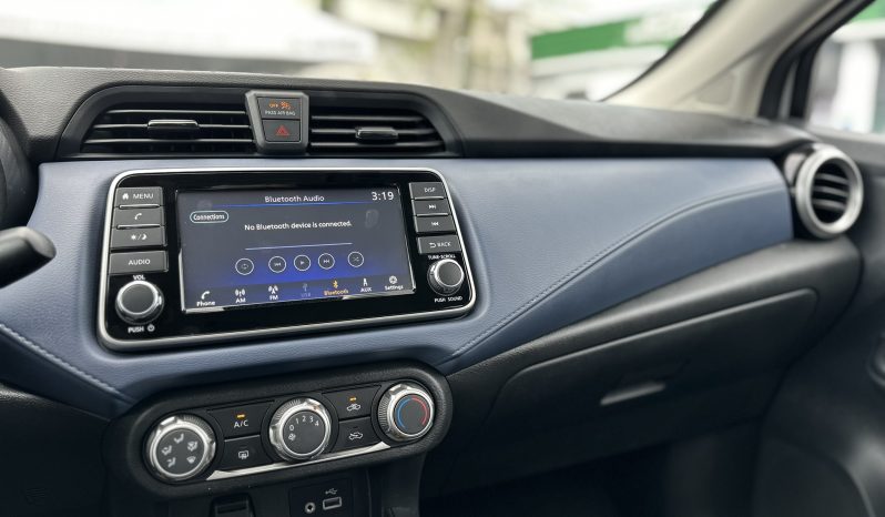 
								2023 Nissan Versa full									
